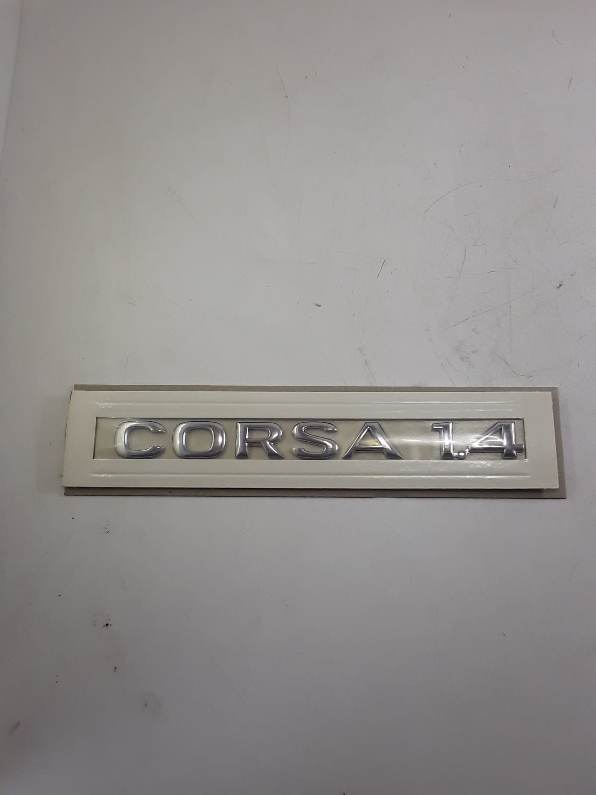 Ürün Kodu : 9196304 - Arka Bagaj Kapağı Corsa 1.4 Yazısı Orjinal Opel Corsa C