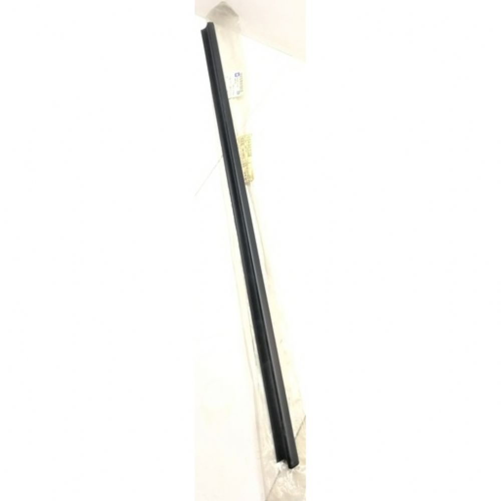 Product Code : 9113398 - Opel Corsa C Right Front Door Glass Outer Trim GM Original 9113398 - 154170