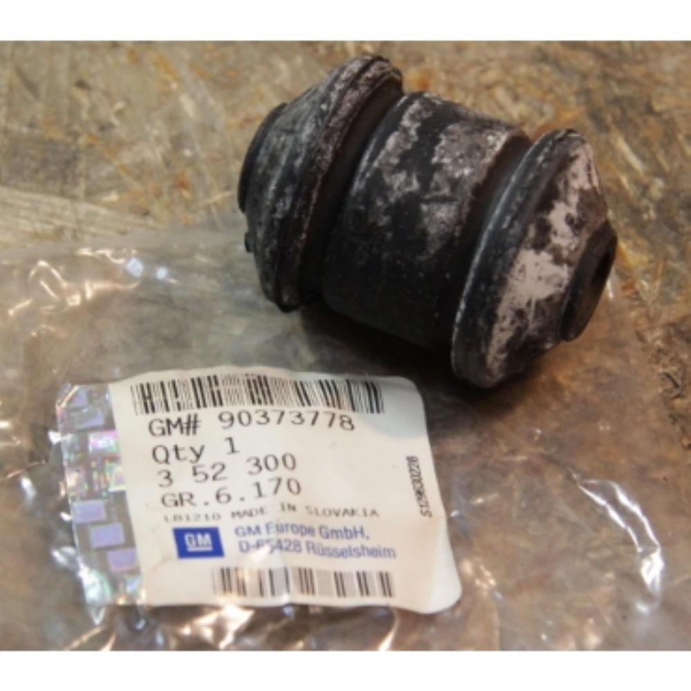 Product Code : 90373778 - Opel Vectra A, Astra F Front Right Left Compatible Small Swing Bushing GM Genuine 90373778 - 352300