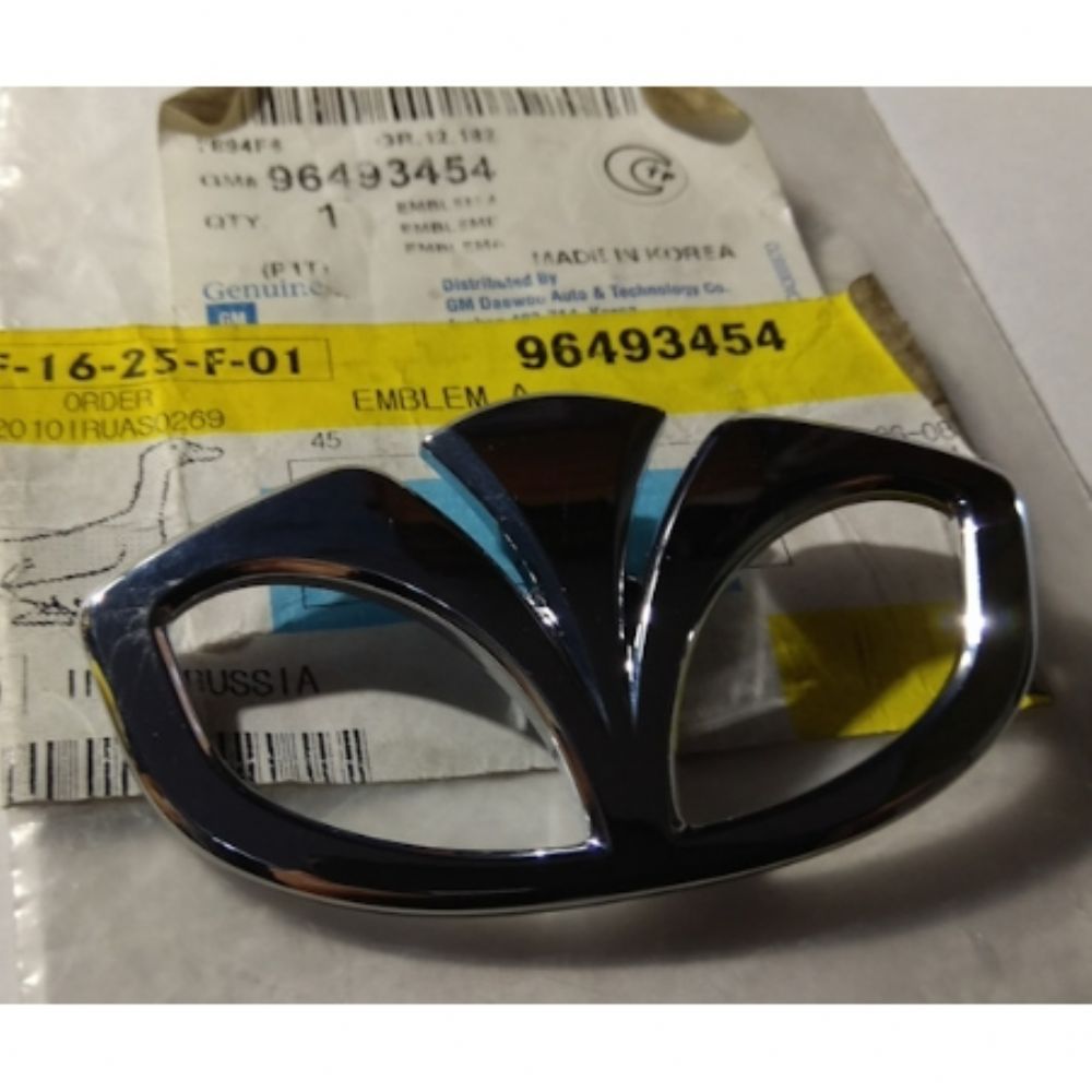 Product Code : 96493454 - Chevrolet Aveo, Kalos T200 Front Louver Daewoo Emblem Chrome GM Original