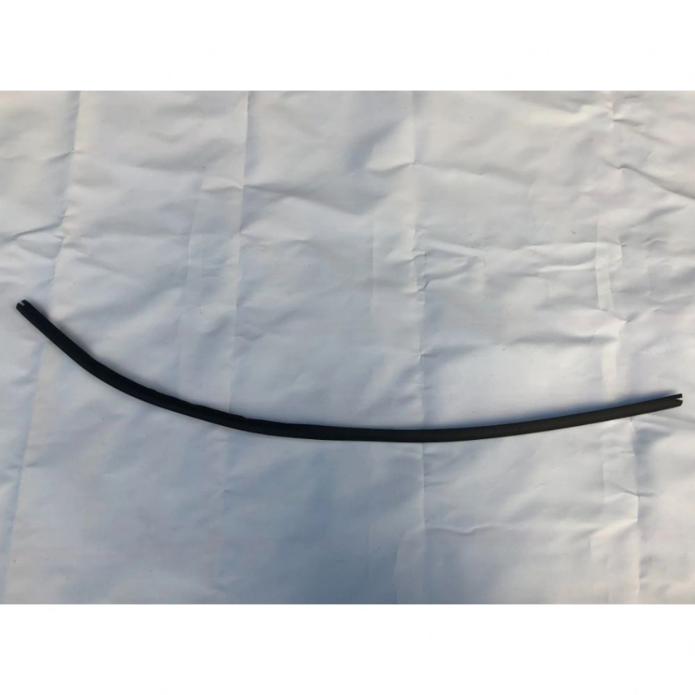 Opel Vectra B Windscreen Top Rubber or Wick GM Genuine 163856 - 90507375