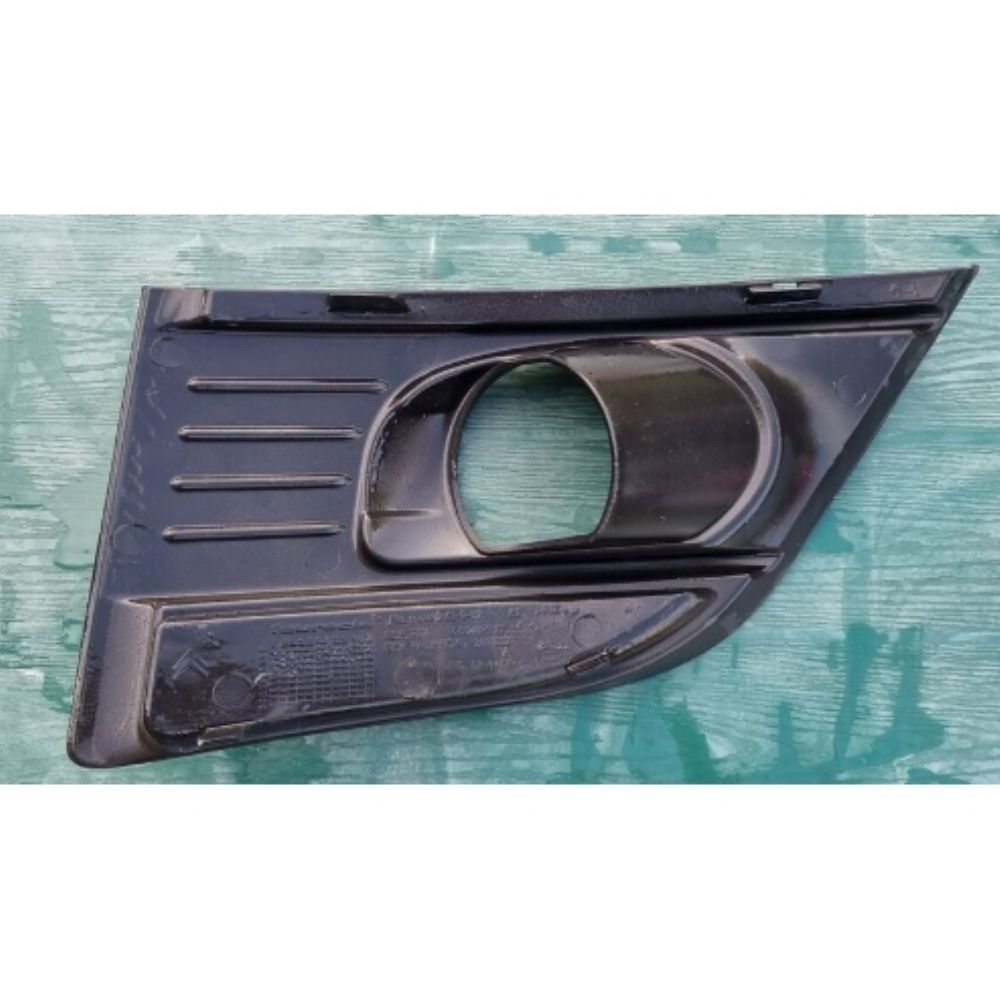 Product Code : 9680403977 - Citroen C4 Picasso Left Fog Lamp Bezel (Ex-works) Original