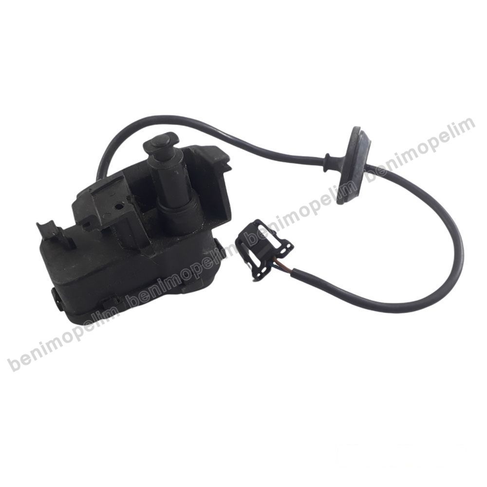 Fuel Tank Lock Volkswagen New Passat, Jetta Original 56D810773A