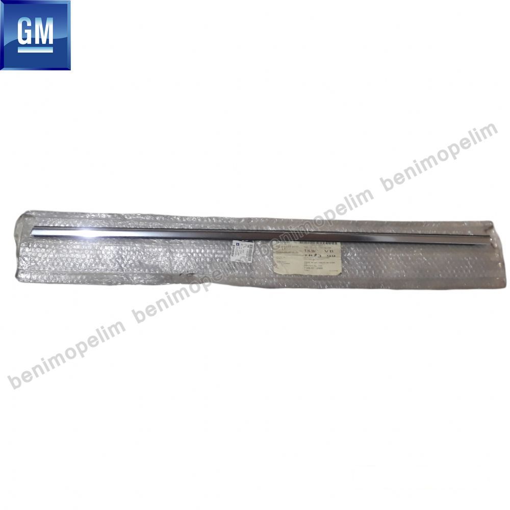 Product Code : 154002 - Opel Astra J Left Front Door Exterior Scraper Wick GM Genuine 154002 - 13259954