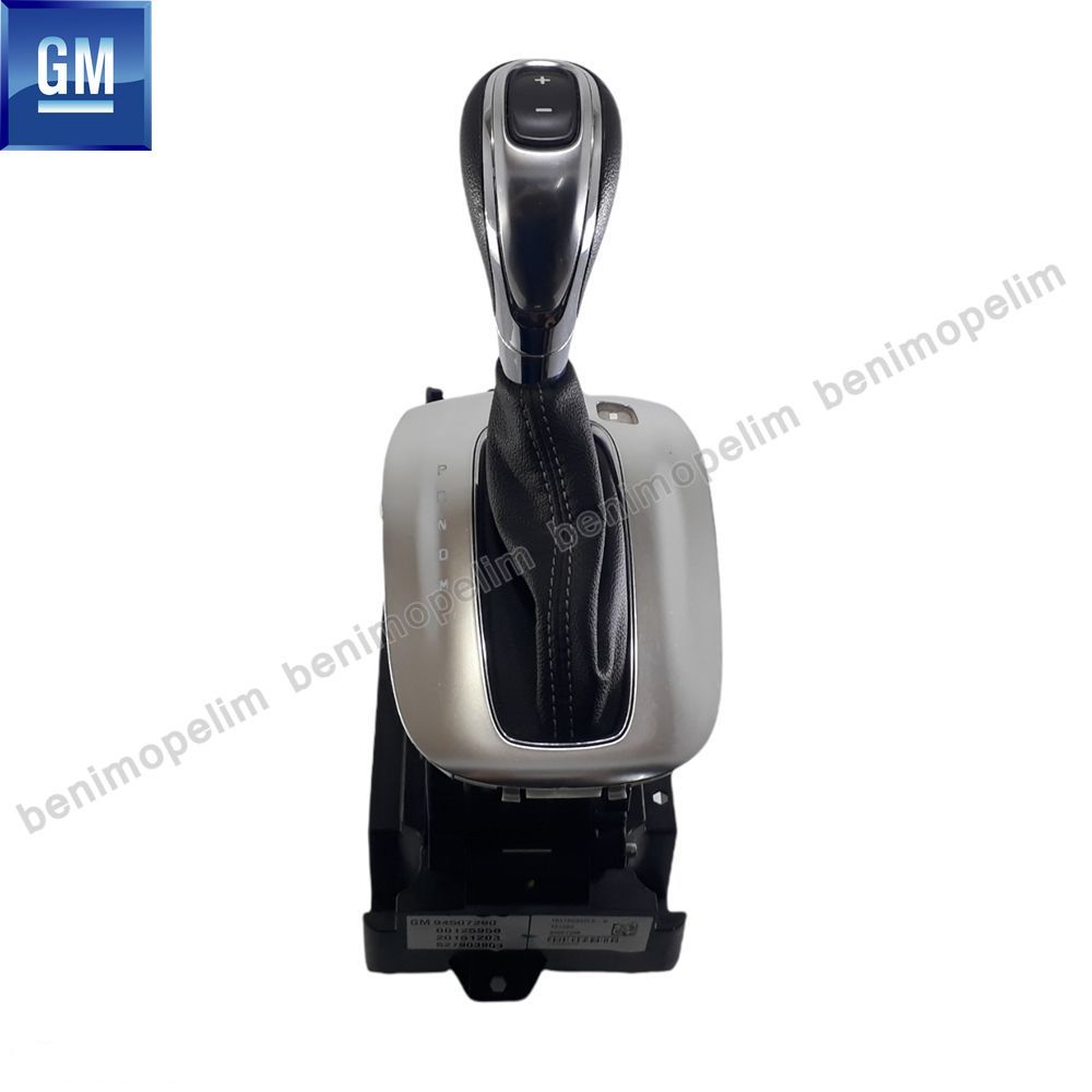 Product Code : 94507290 - Opel Mokka, Mokka X Automatic Gear Shift Lever Black Chrome Complete with Grey Bottom Cover GM Original 94507290 - 759274