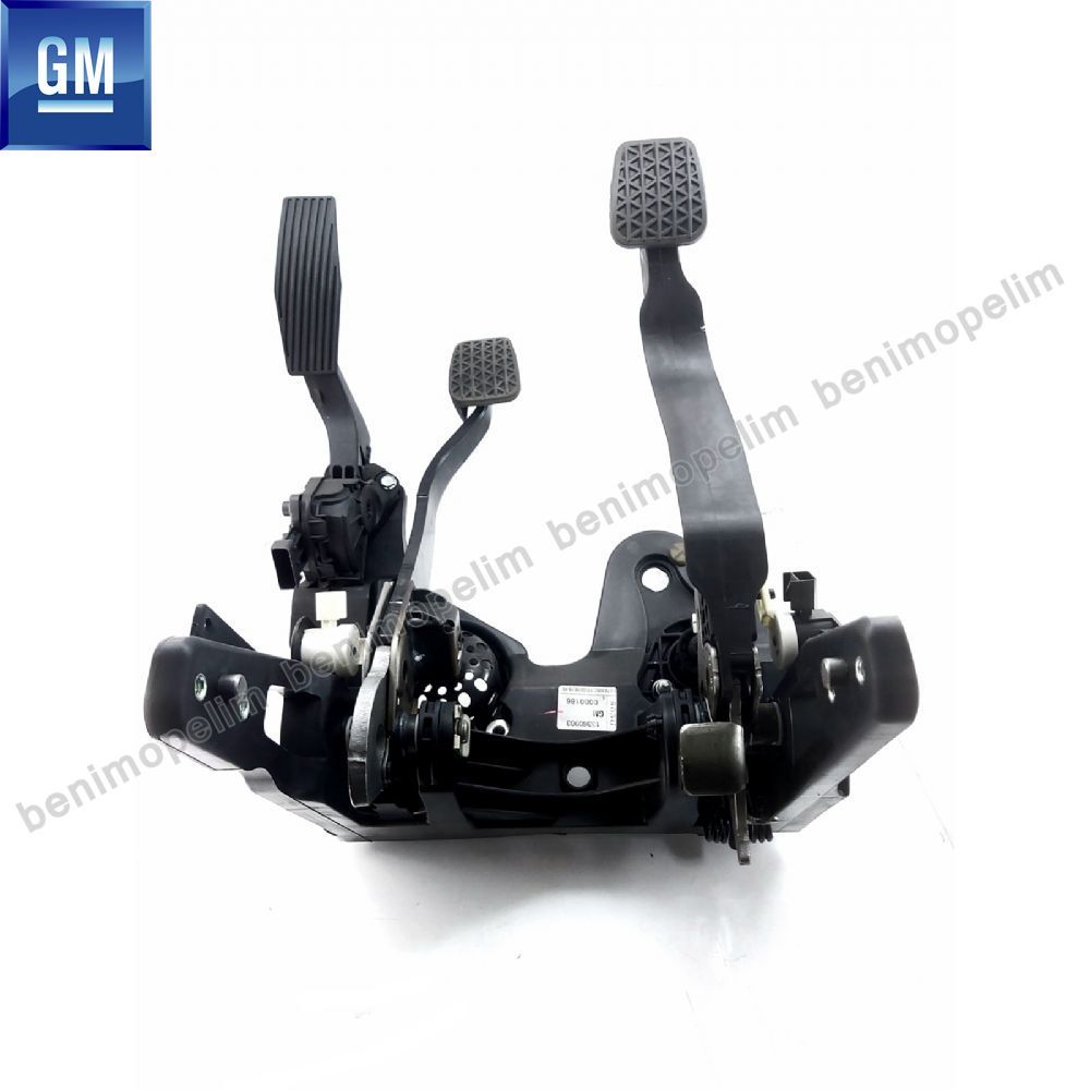 Product Code : 13421035 - Opel Astra J, Cascada Gas, Brake, Clutch Pedal Complete 1.6 (A16XHT A16SHT B16SHT D16SHT B16SHL D16SHL D16SHJ) GM Genuine 13421035 - 560236