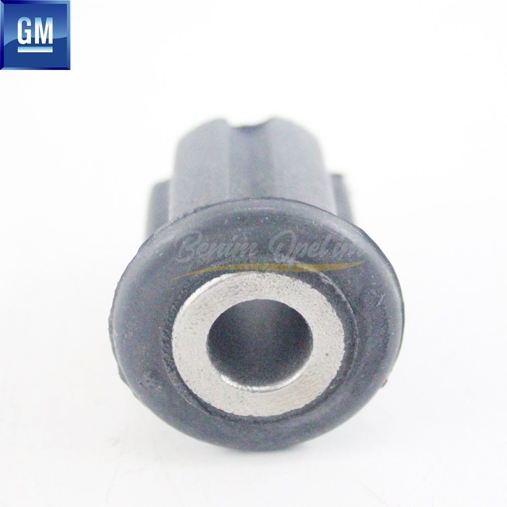 Product Code : 1204899 - Alternator Connection Bushing Opel Calibra, Kadett E, Omega A, Vectra A GM Genuine 1204899 - 90215991