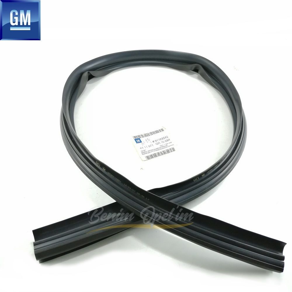 Product Code : 4411071 - Opel Vivaro A, Renault Trafic Side Sliding Door Tyre Seal GM Genuine 4411071 - 91168542 - 91168542