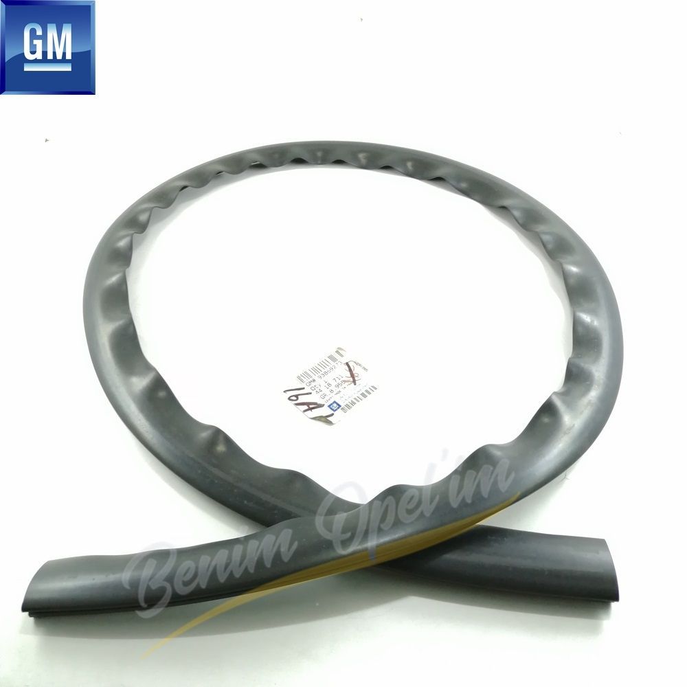 Product Code : 4418711 - Opel Vivaro A, Renault Trafic Windscreen Upper Tyre Seal GM Genuine 4418711 - 93859273