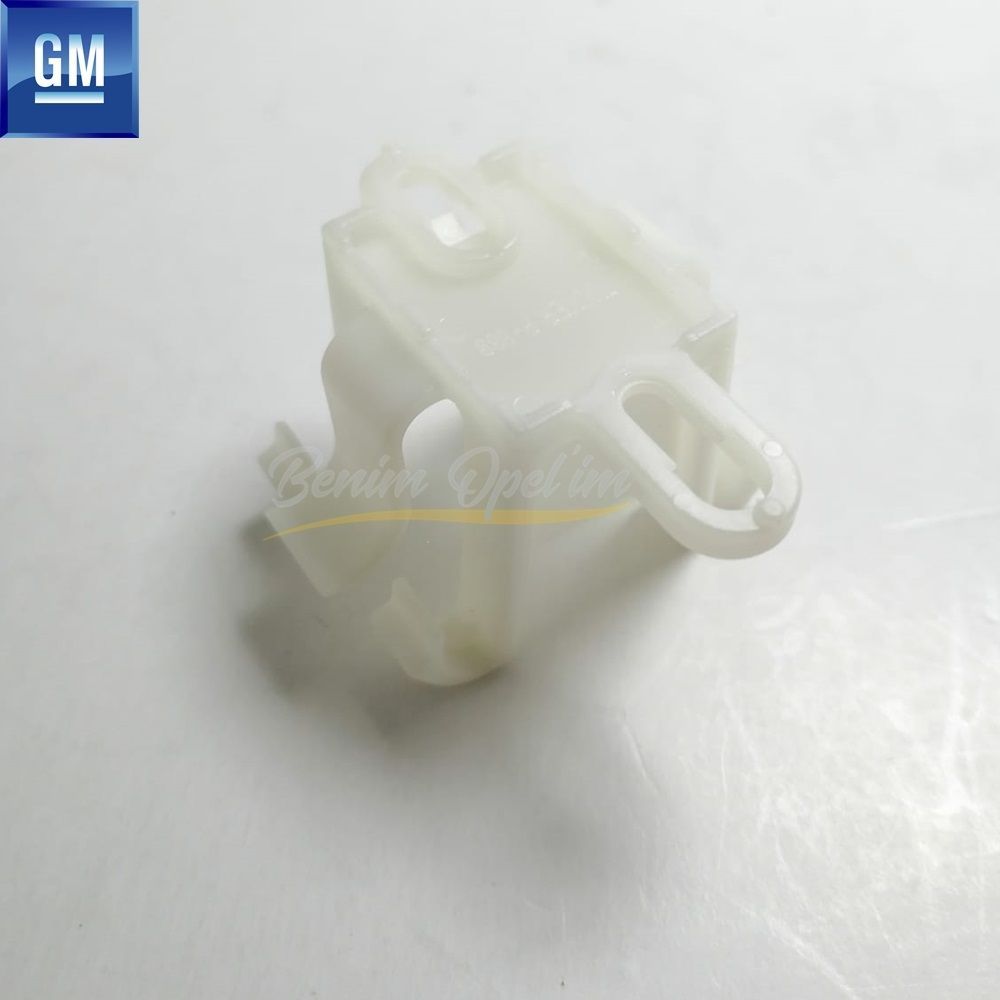 Opel Corsa B Gsi, Tigra A Starter Covering Clip GM Genuine 164994 - 90389544 - 90389544