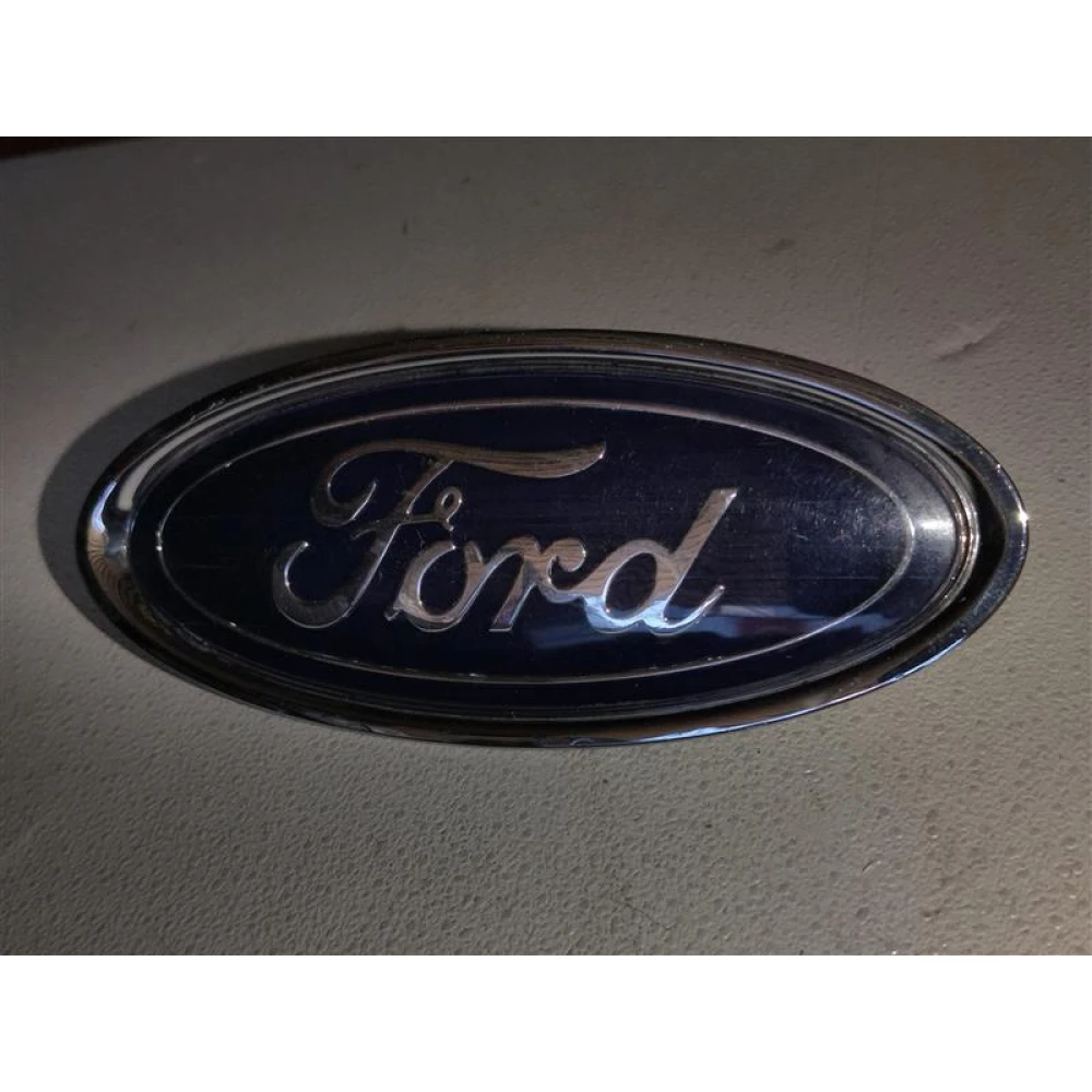 FORD FIESTA COURİER ÖN PANJUR ARMASI AMBLEM